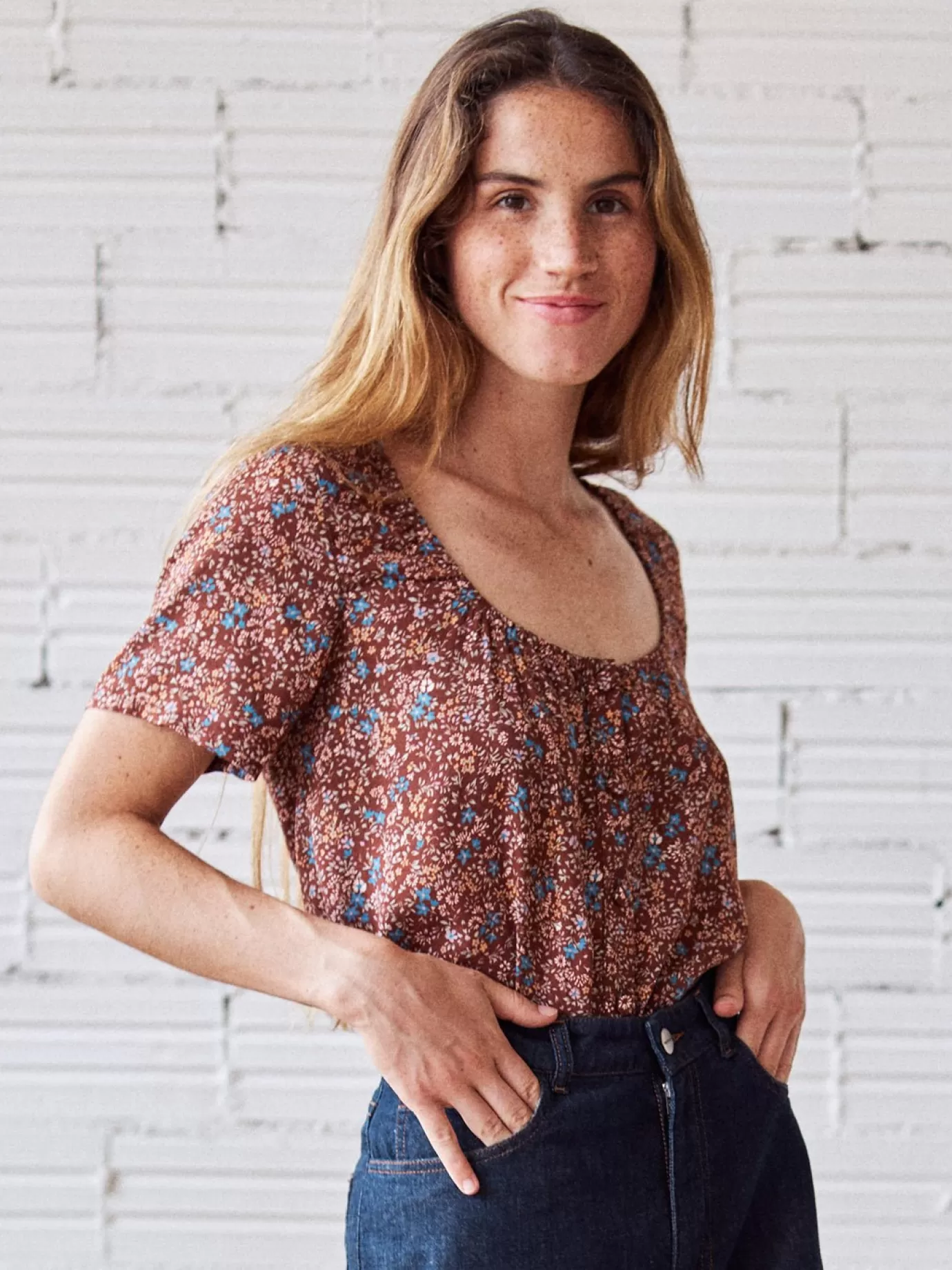 Twothirds Clerke-Country Flowers Red^Women Short Sleeve