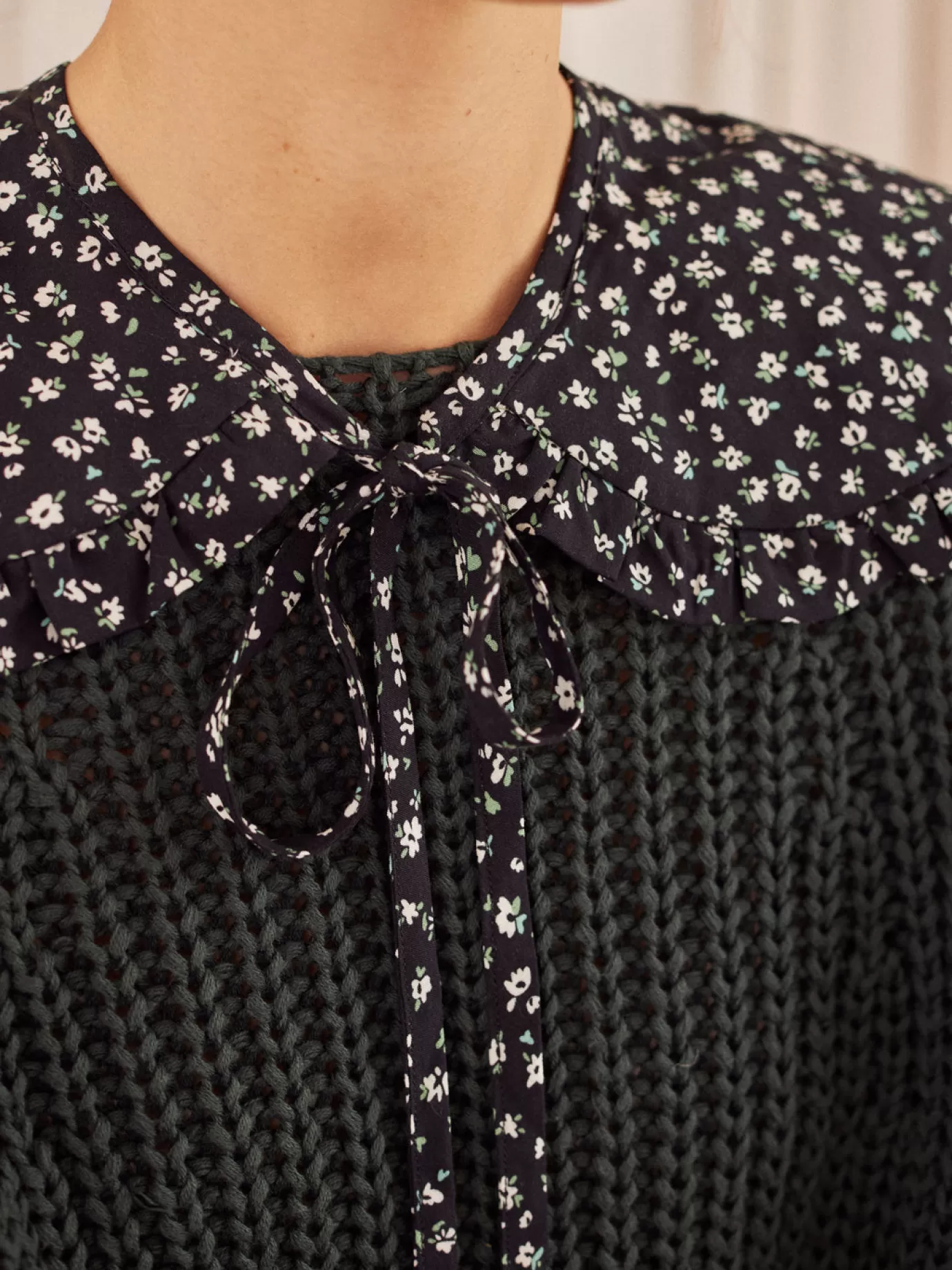 Twothirds Floral Neck-Dusty Floral^ Neckwear